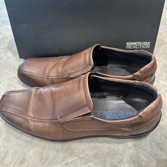 Fair condition Men’s 10.5 Kenneth Cole brown team Leader slip on loafer. - Picture 4 of 7